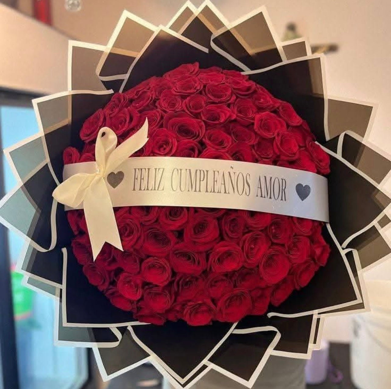 100-Red rose bouquet (ramo buchón).